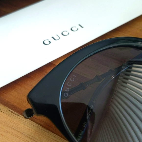 Gucci sunglasses 🔥NWT🔥 A beautiful silhouette timeless appeal w. Case + cloth! - Picture 4 of 16
